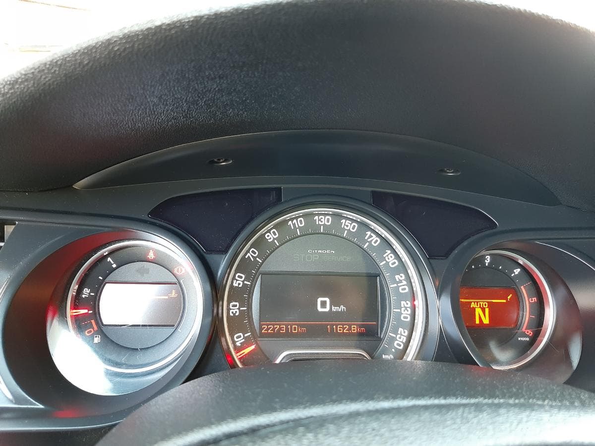 Citroën C5 Tourer HDI · Ano 2012 — imagem 18