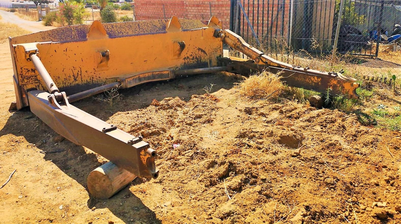 ESPANHA · Bulldocer — image 3