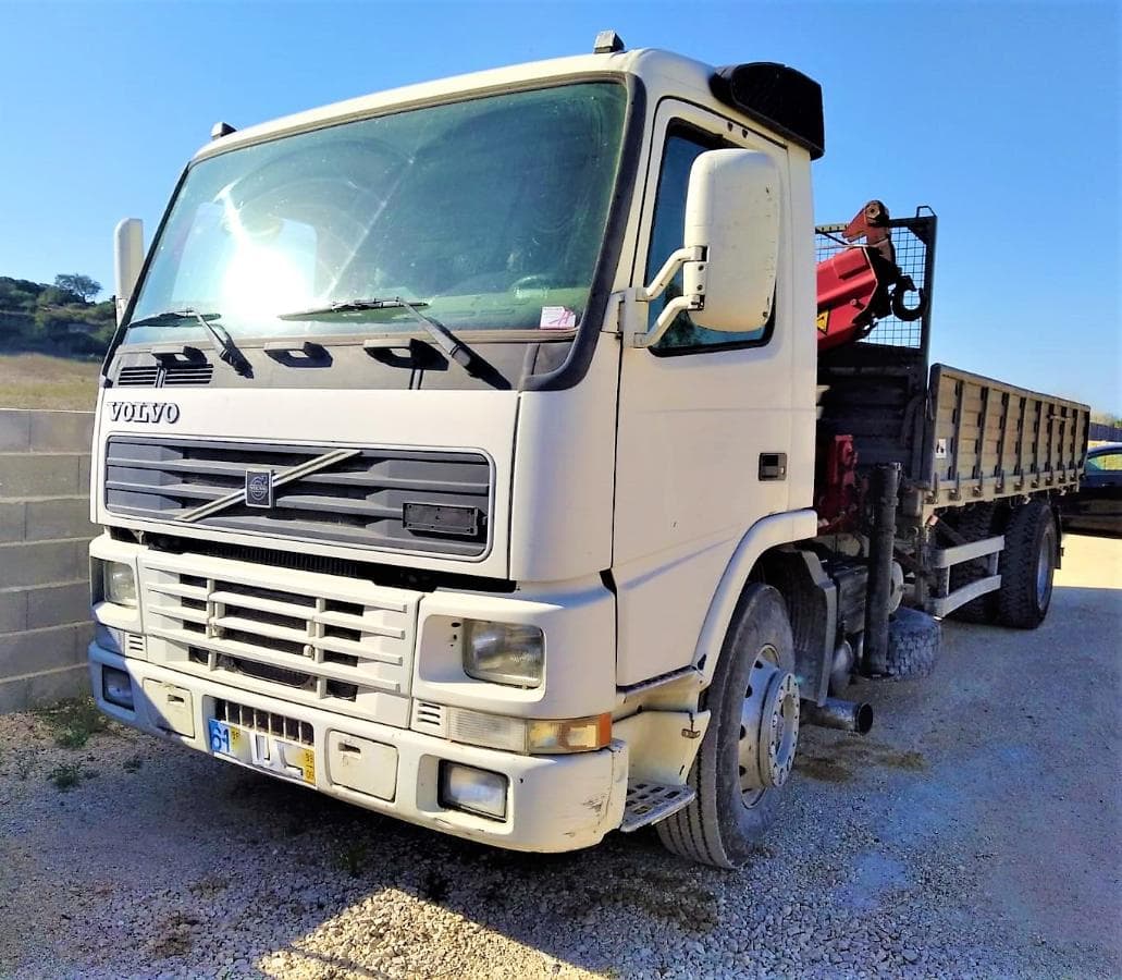 Veículo Volvo com Grua — imagen 2