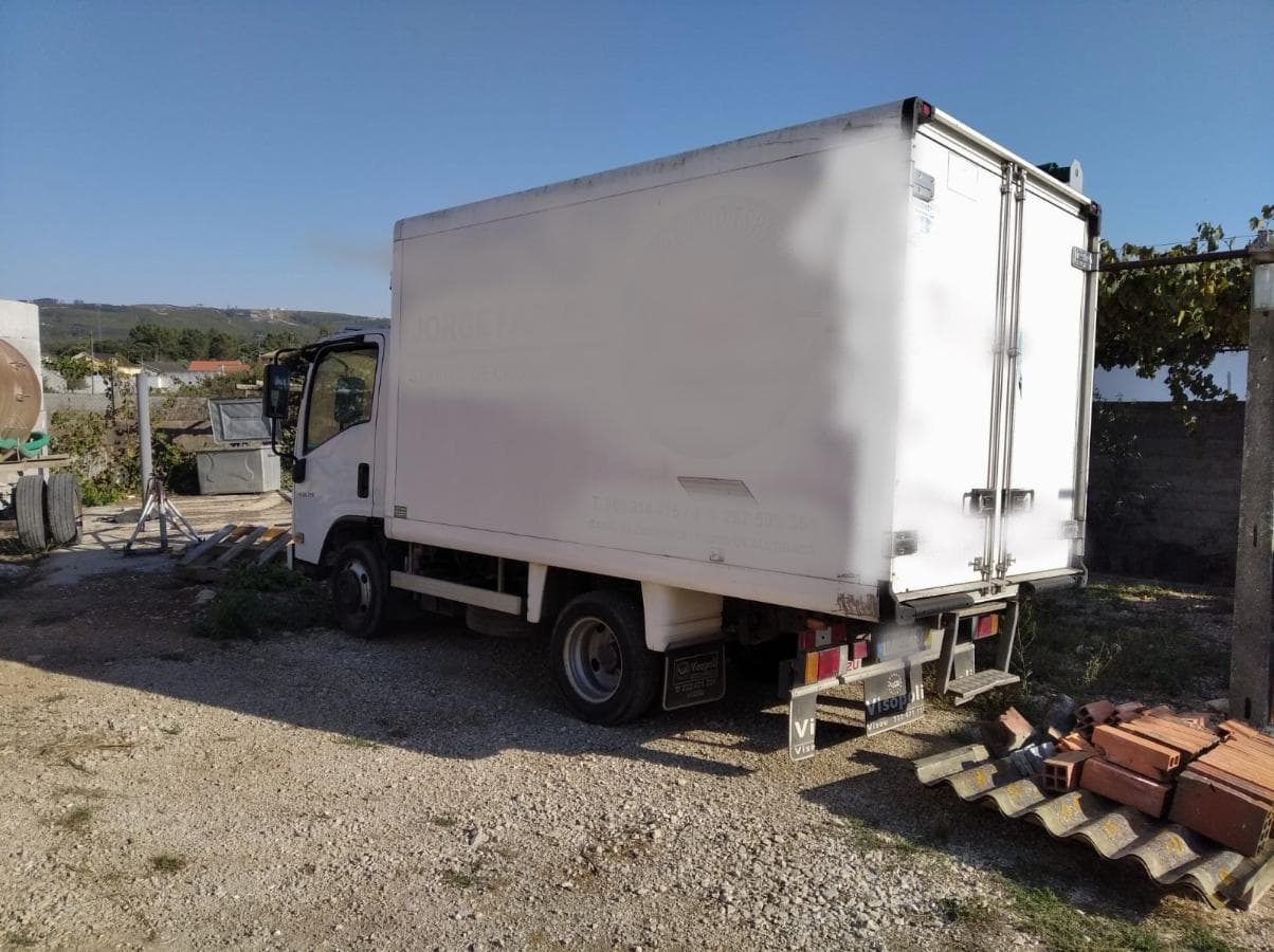 Veículo Isuzu Frigorífico — image 3