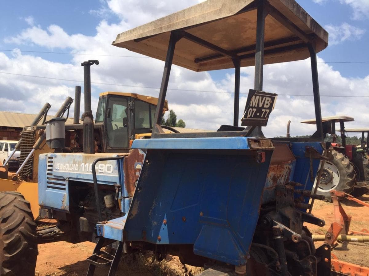 Trator, New Holland 110-90  · — imagem 3