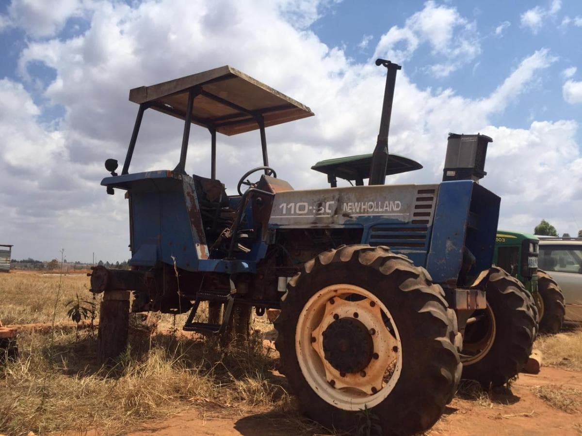 Trator, New Holland 110-90  · — imagem 7