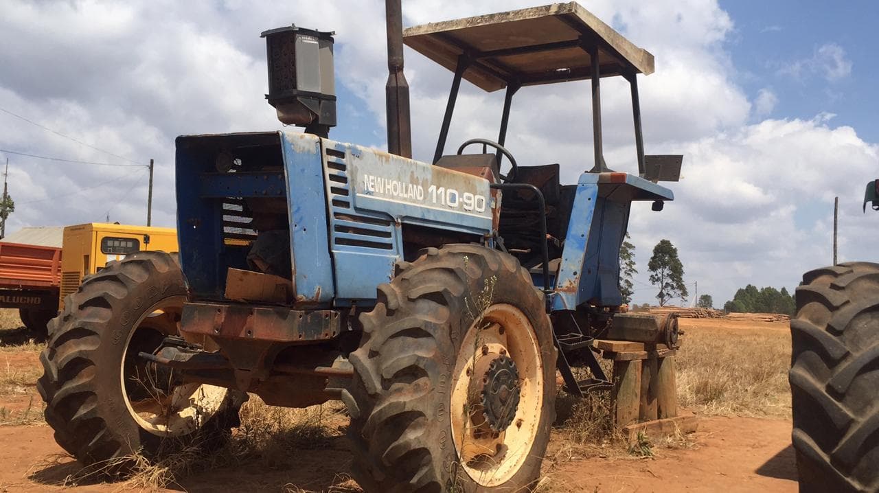 Trator, New Holland 110-90  ·