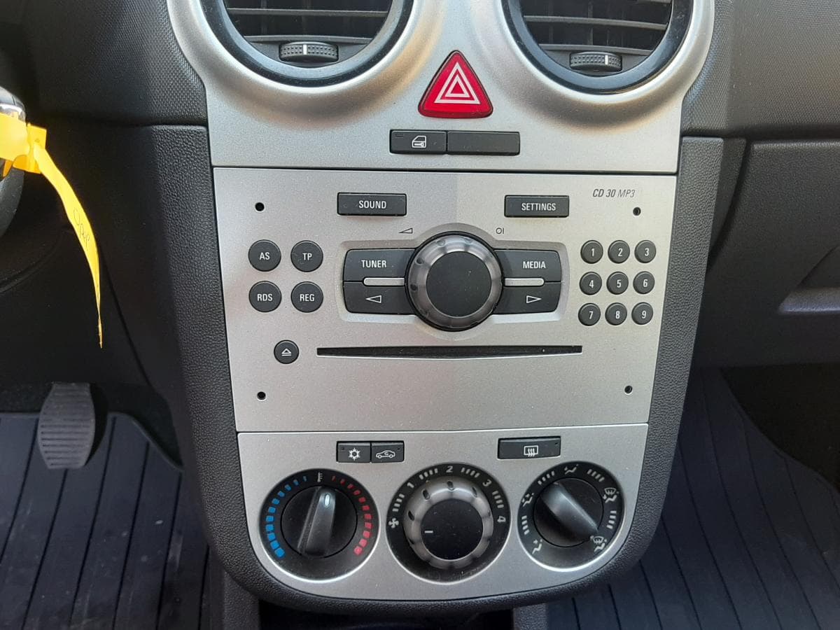 Opel Corsa 1.3 CDTI · Ano 2013 — imagem 9
