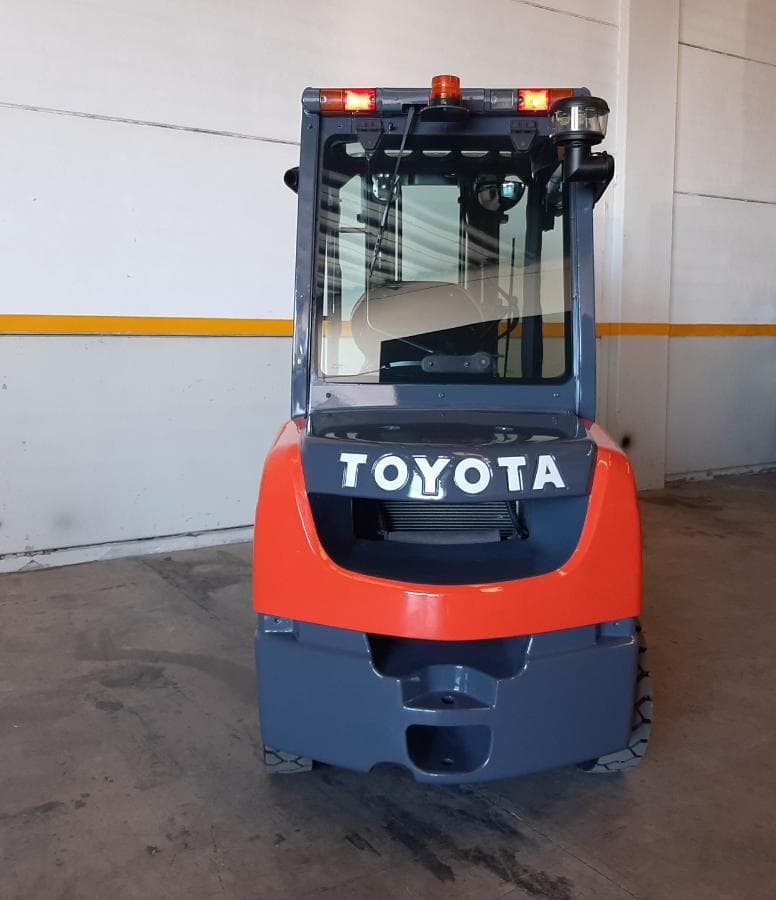 Empilhador Toyota 35 · Ano 2015 — imagem 6