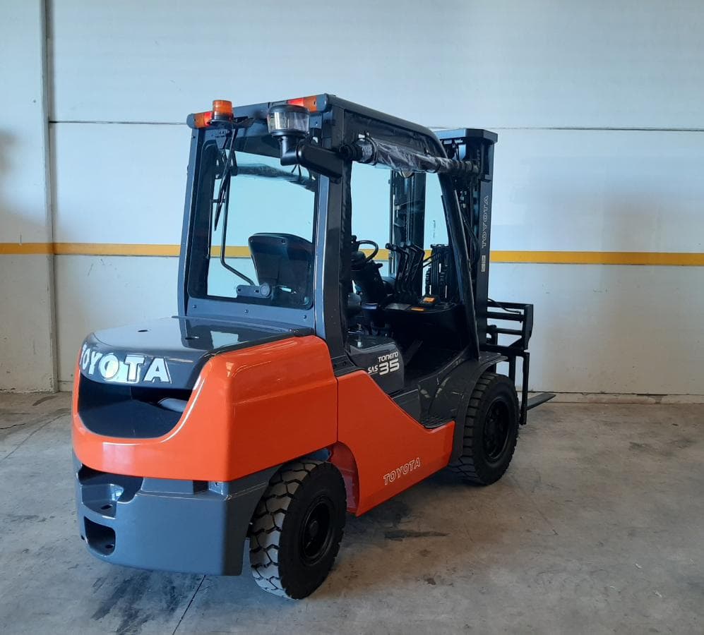 Empilhador Toyota 35 · Ano 2015 — imagem 5