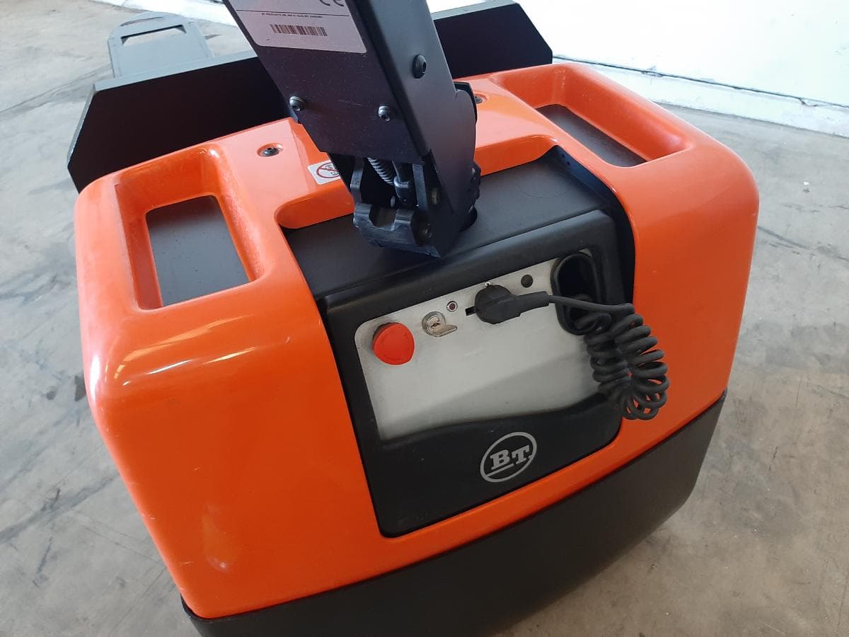 Stacker BT HWE 100 · Ano 2015 — imagem 5