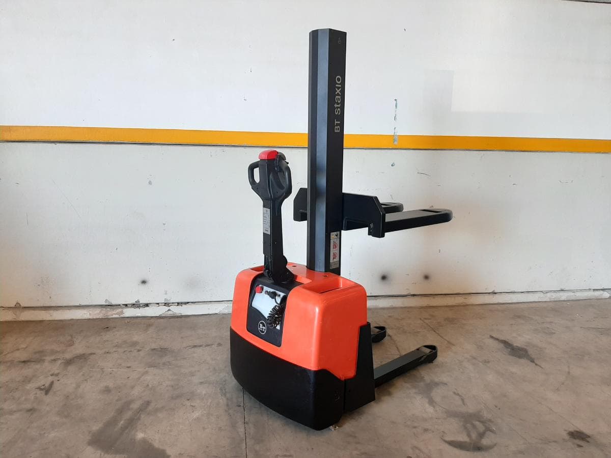 Stacker BT HWE 100 · Ano 2015 — imagem 4