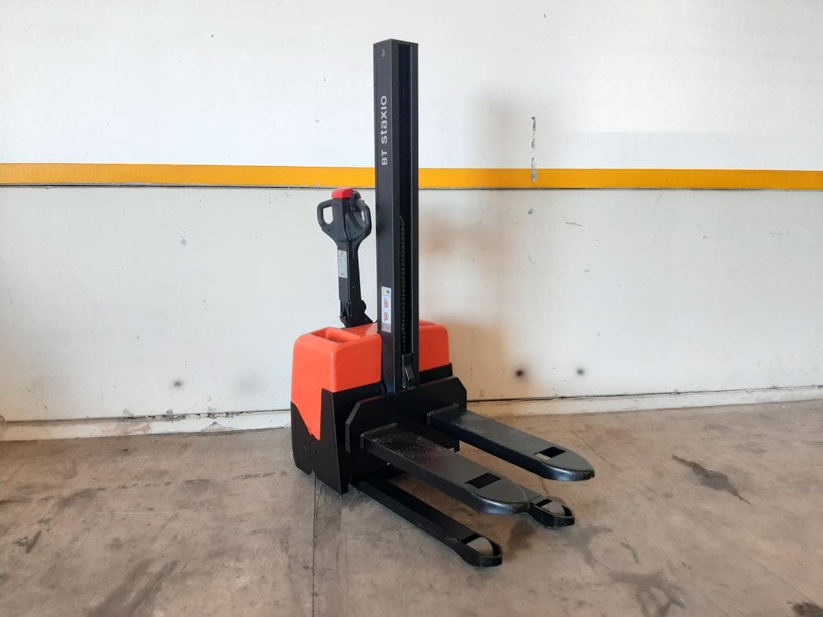Stacker BT HWE 100 · Ano 2015 — image 2