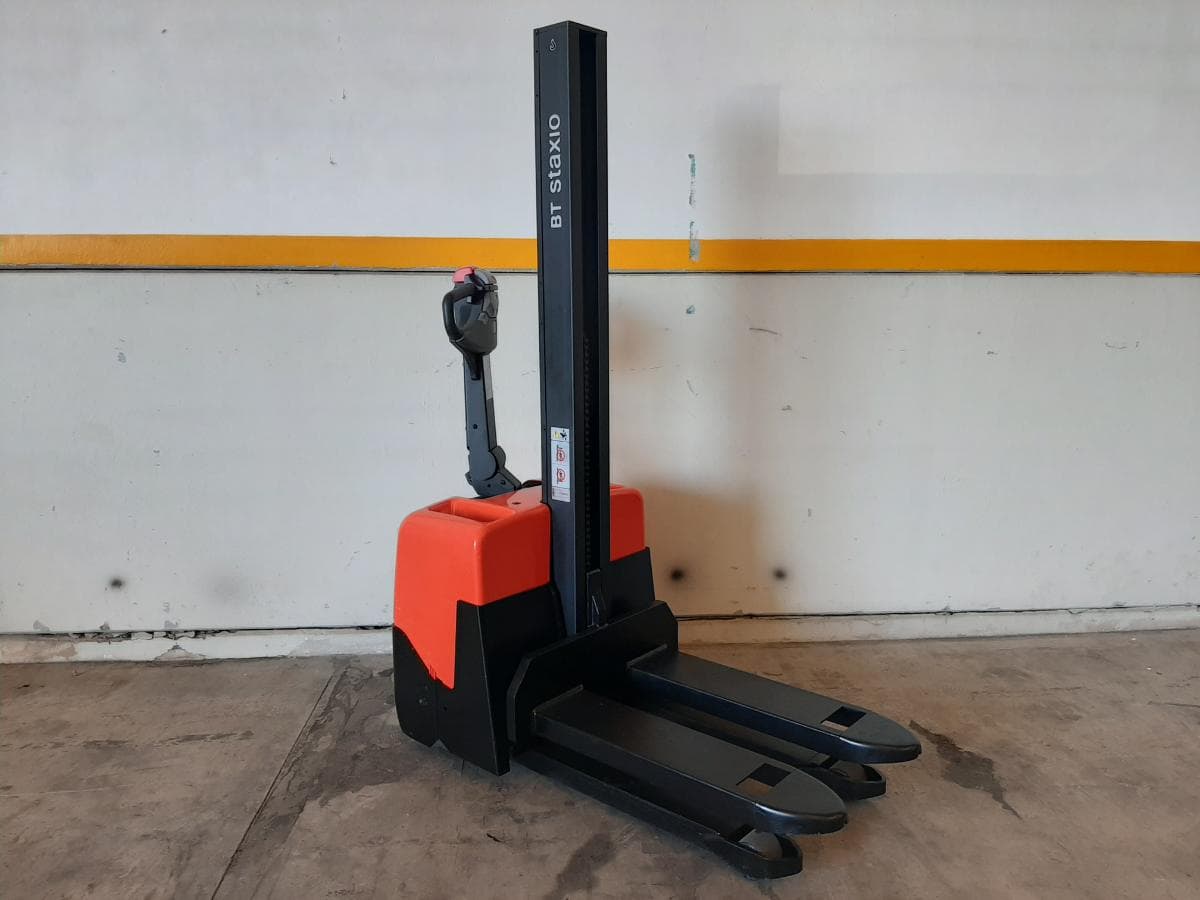 Stacker BT HWE 100 · Ano 2015 — imagen 1