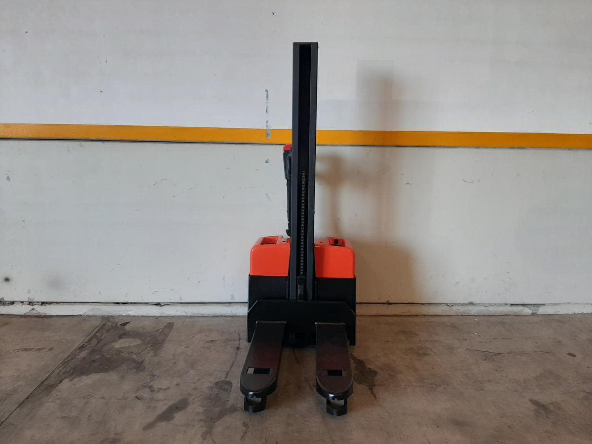 Stacker BT HWE 100 · Ano 2015 — imagen 5