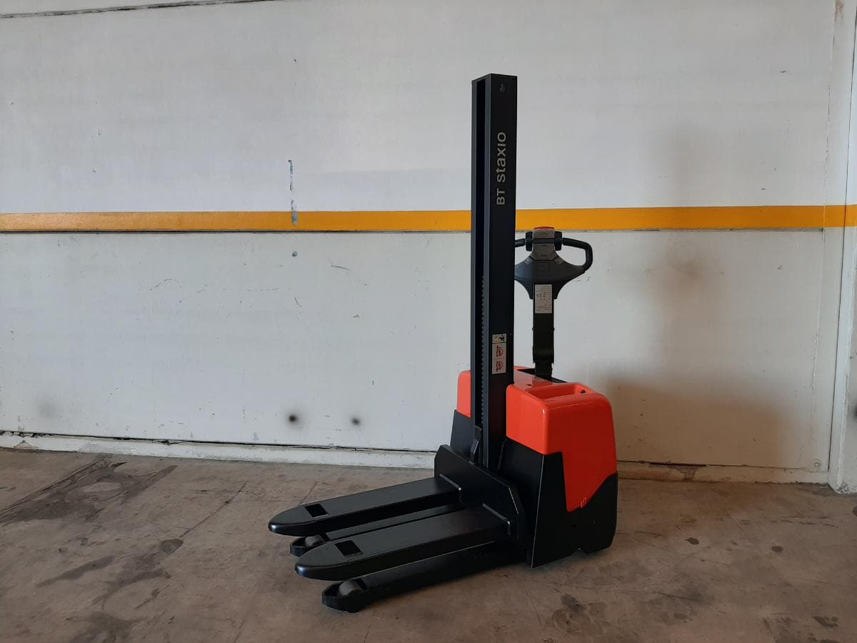 Stacker BT HWE 100 · Ano 2015 — imagen 3