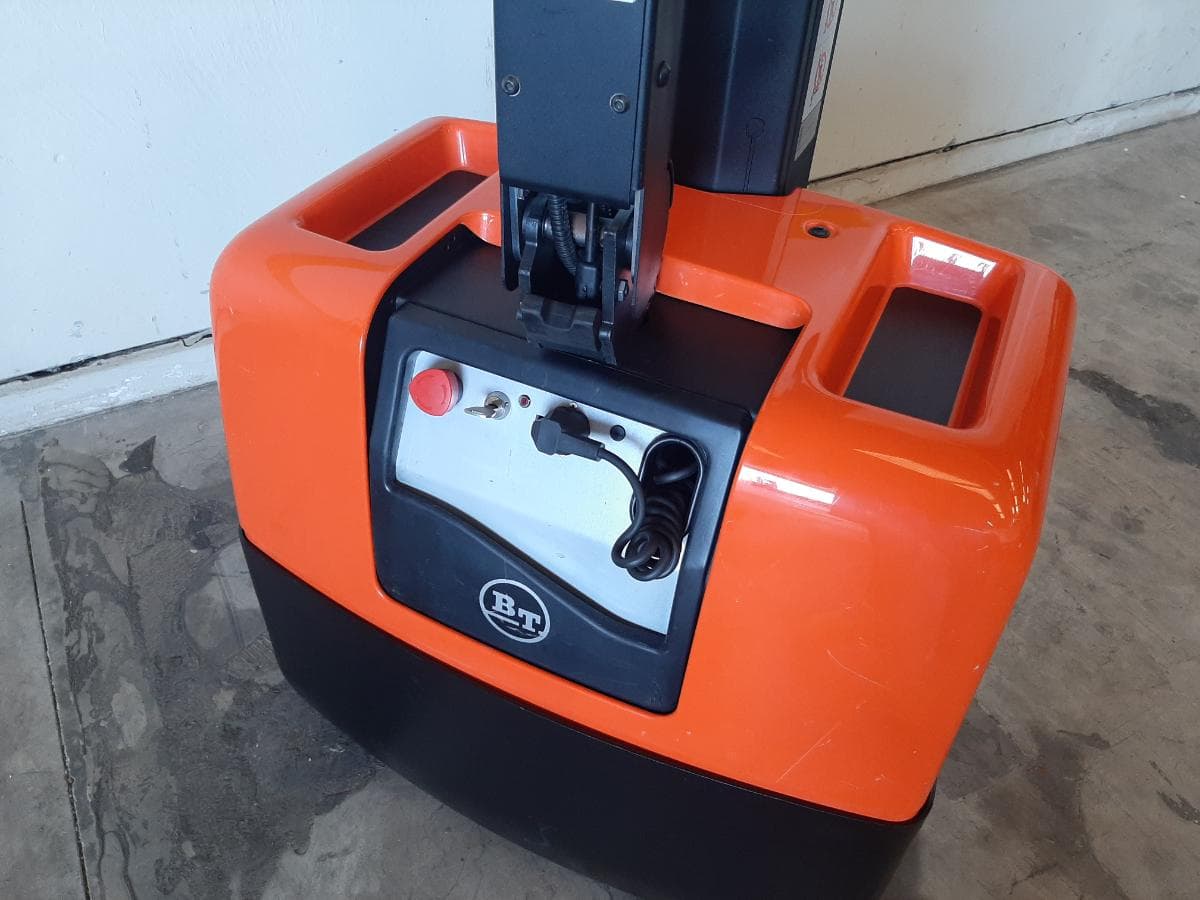Stacker BT HWE 100 · Ano 2015 — imagen 6