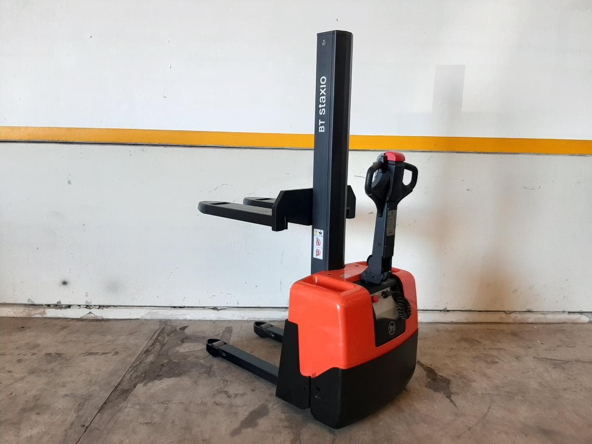 Stacker BT HWE 100 · Ano 2015 — imagem 3