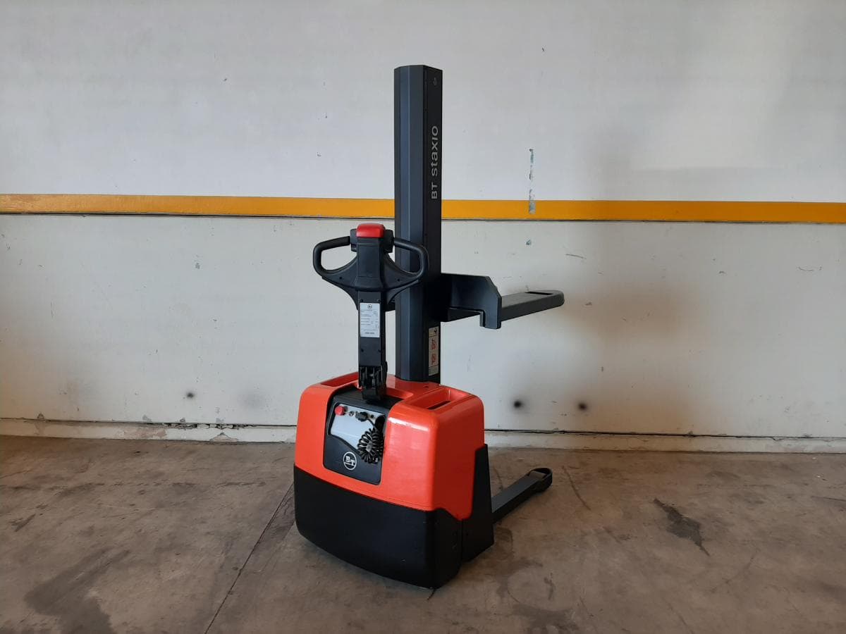 Stacker BT HWE 100 · Ano 2015 — imagem 4