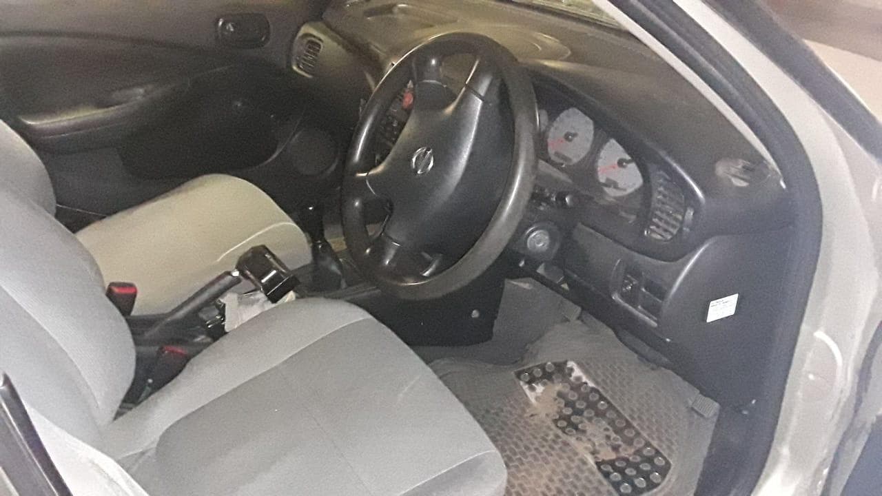 Nissan Sunny · — imagem 9
