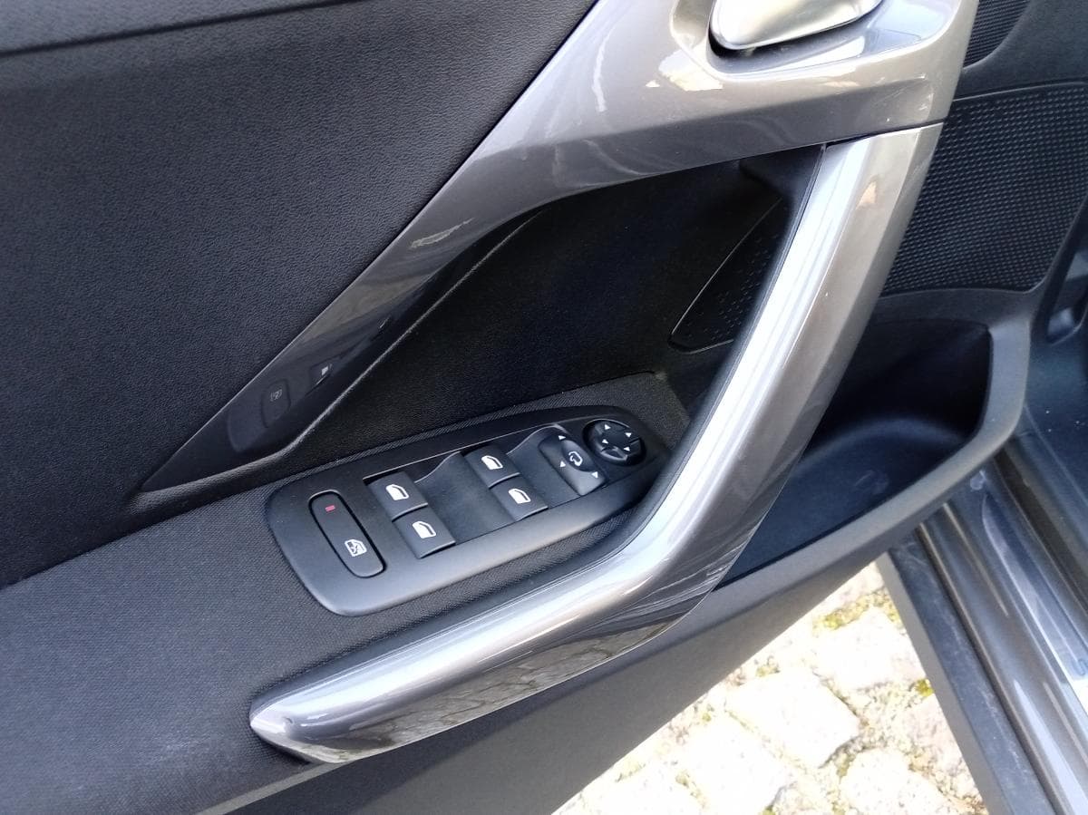 Peugeot 2008 · Ano 2019 — imagen 19