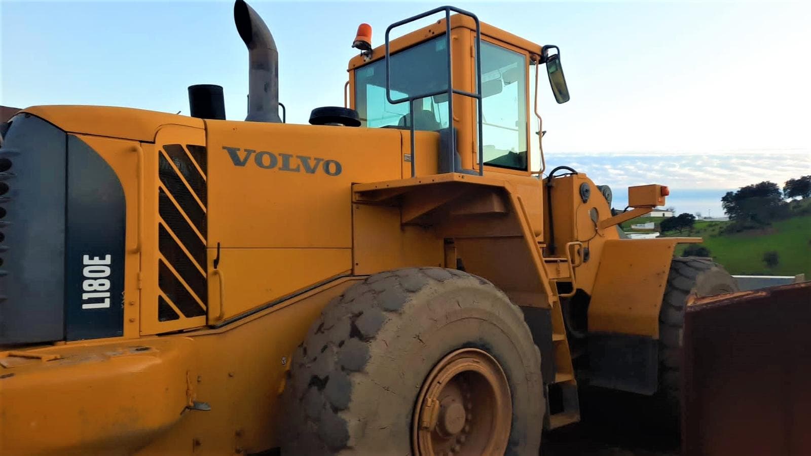 ESPANHA · Pala cargadora Volvo  L180E — imagem 2