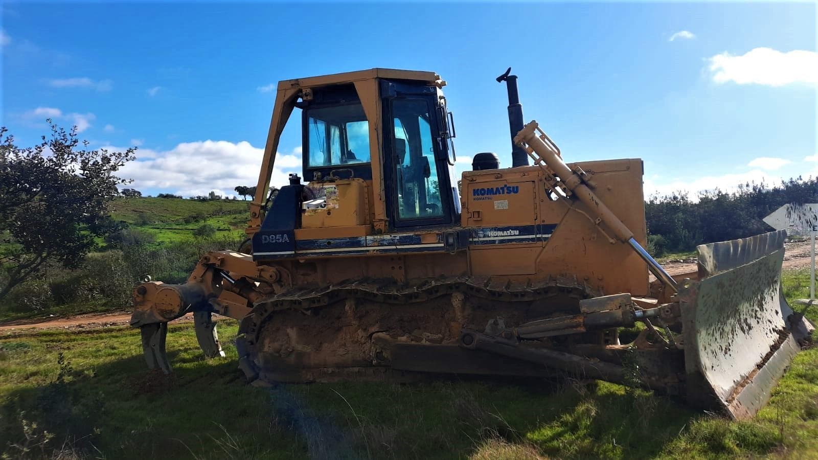 ESPANHA · Bulldocer D85 A — imagem 4