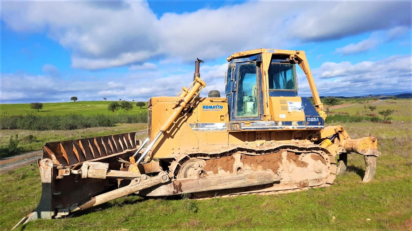 ESPANHA · Bulldocer D85 A — imagem 1
