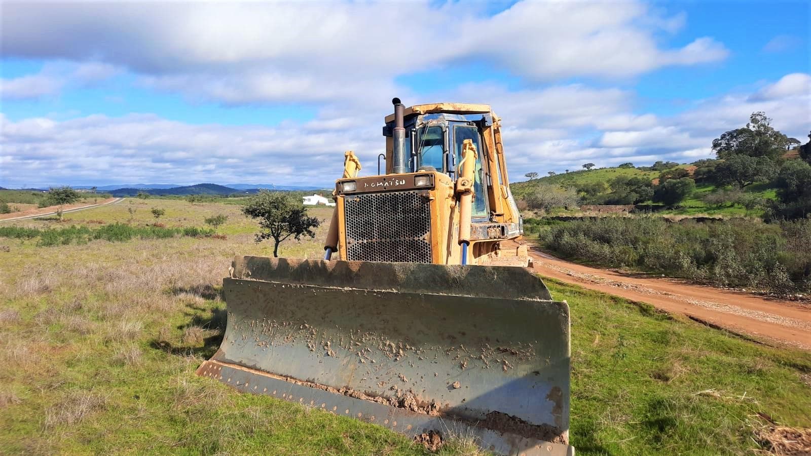 ESPANHA · Bulldocer D85 A — imagem 2