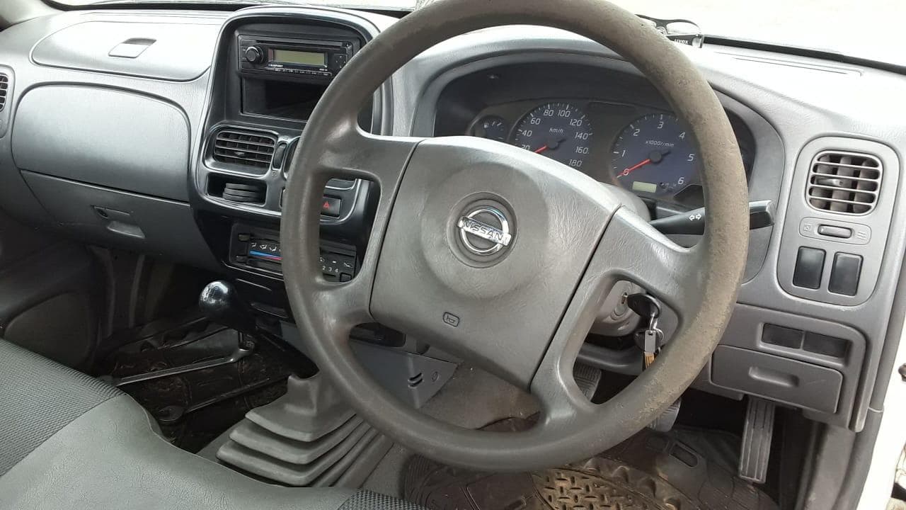 Nissan Hardbody · — imagem 5