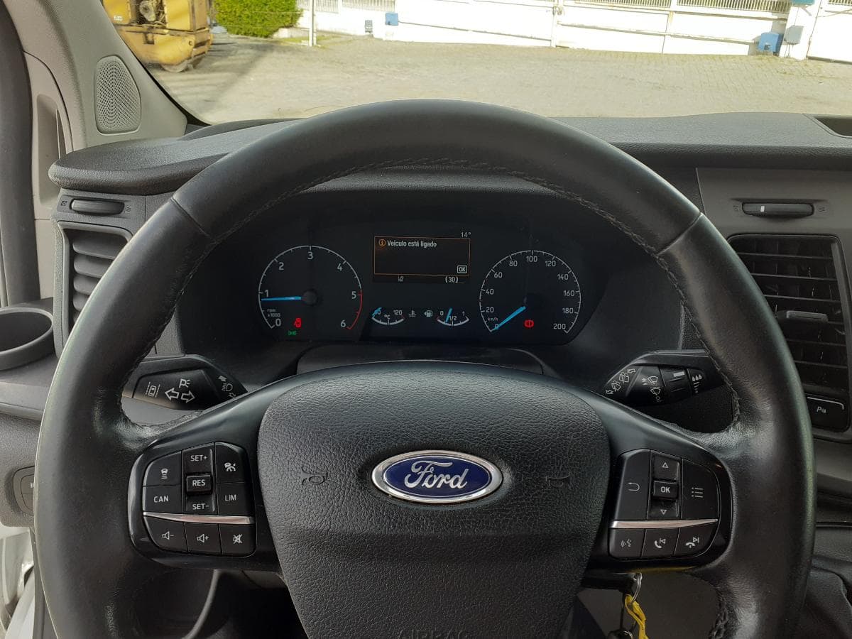 Ford Transit Custom · Ano 2018 — imagem 14