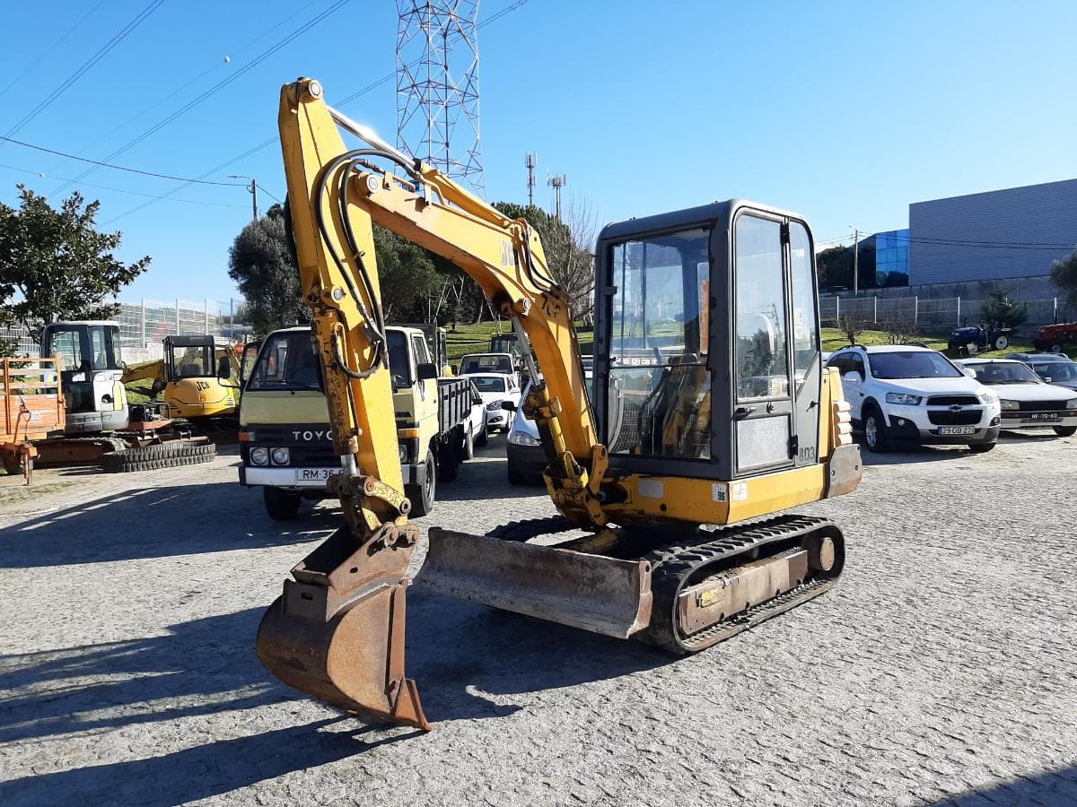 Mini Giratória JCB 803 — imagen 2