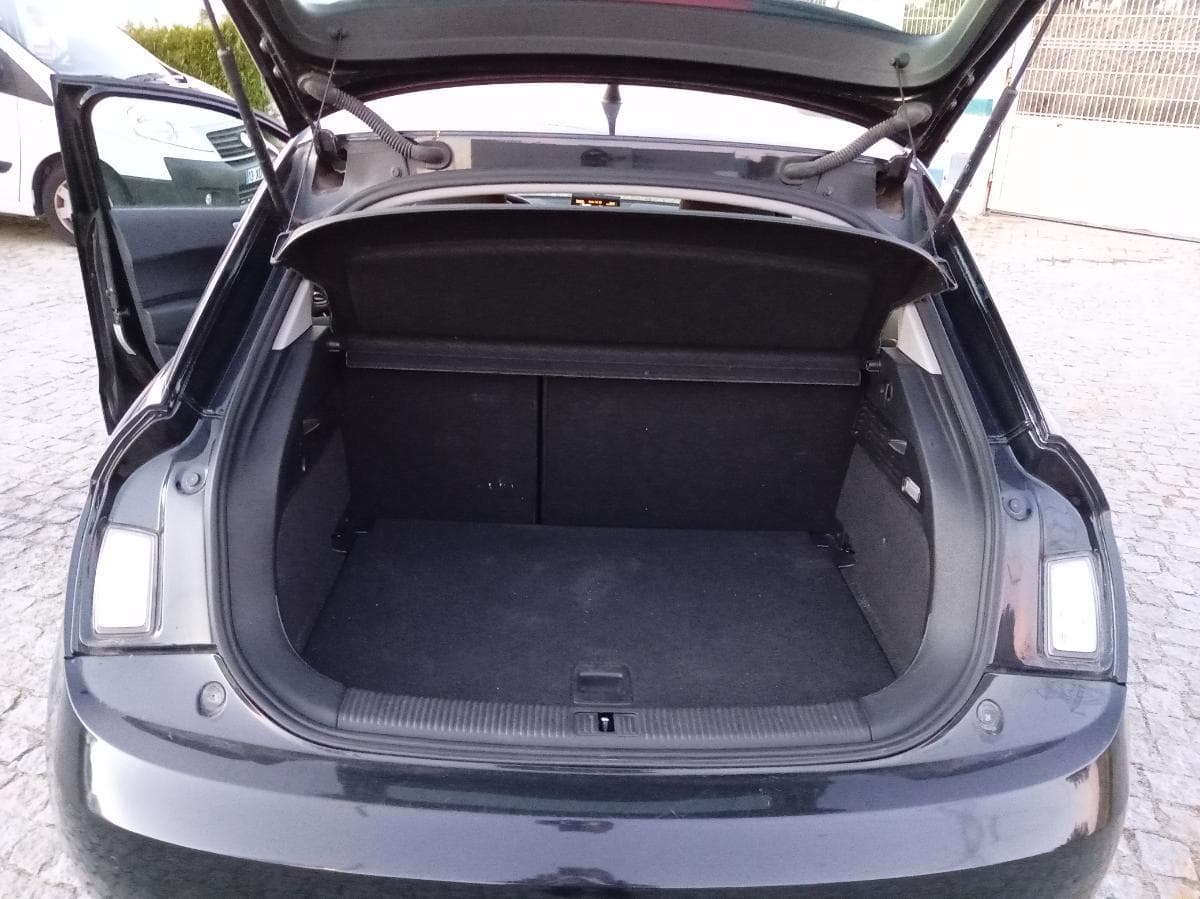 Audi A1 1.6 TDi · Ano 2013 — imagen 11
