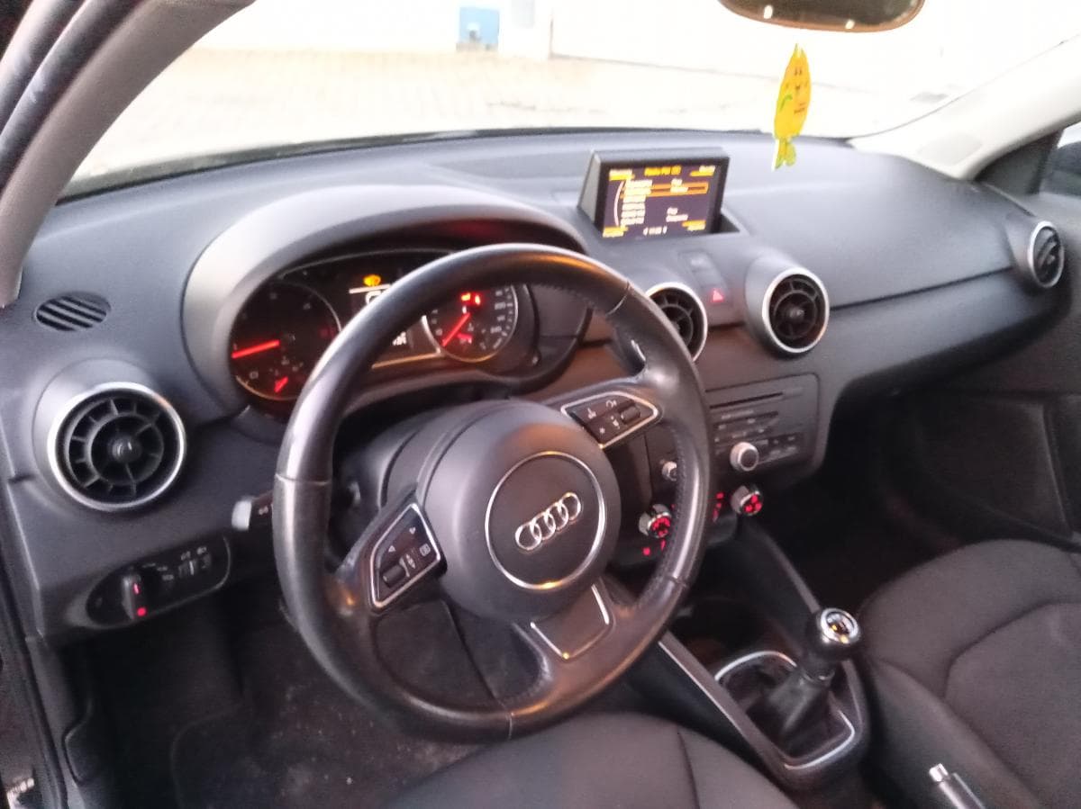 Audi A1 1.6 TDi · Ano 2013 — imagen 14