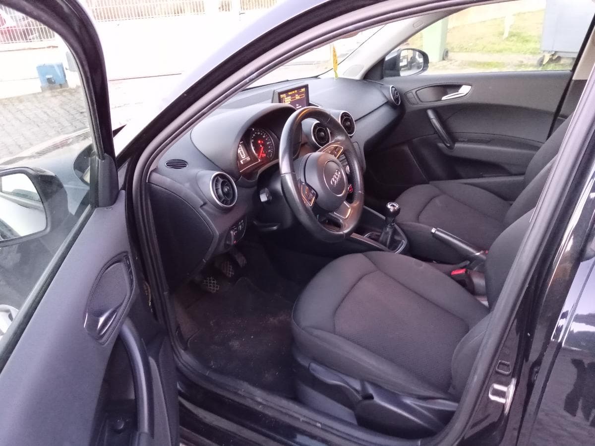 Audi A1 1.6 TDi · Ano 2013 — imagen 12