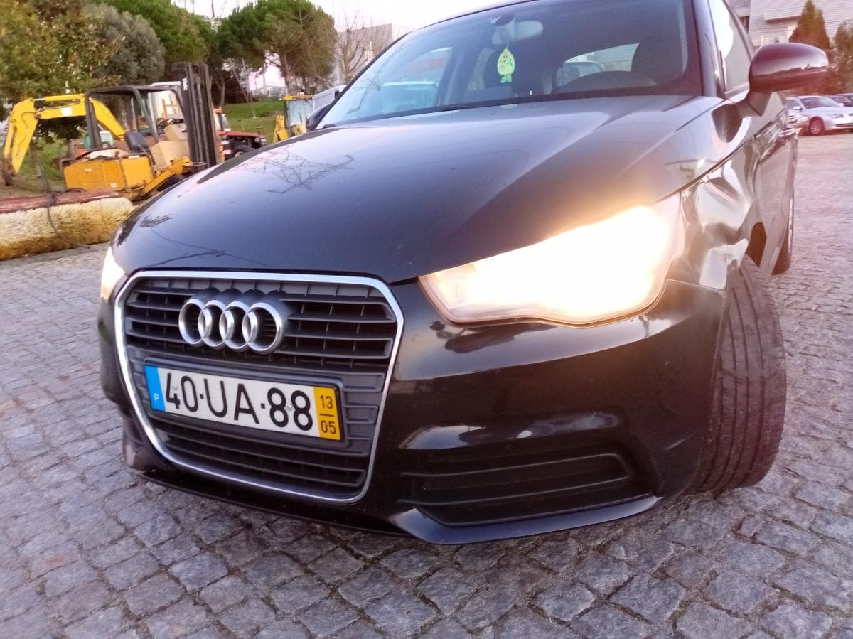 Audi A1 1.6 TDi · Ano 2013 — imagen 7