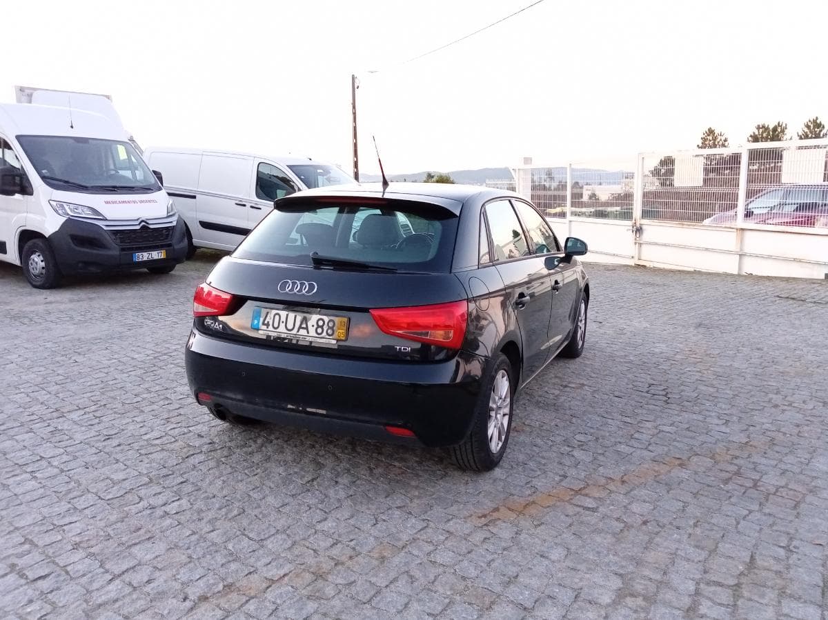 Audi A1 1.6 TDi · Ano 2013 — imagen 6