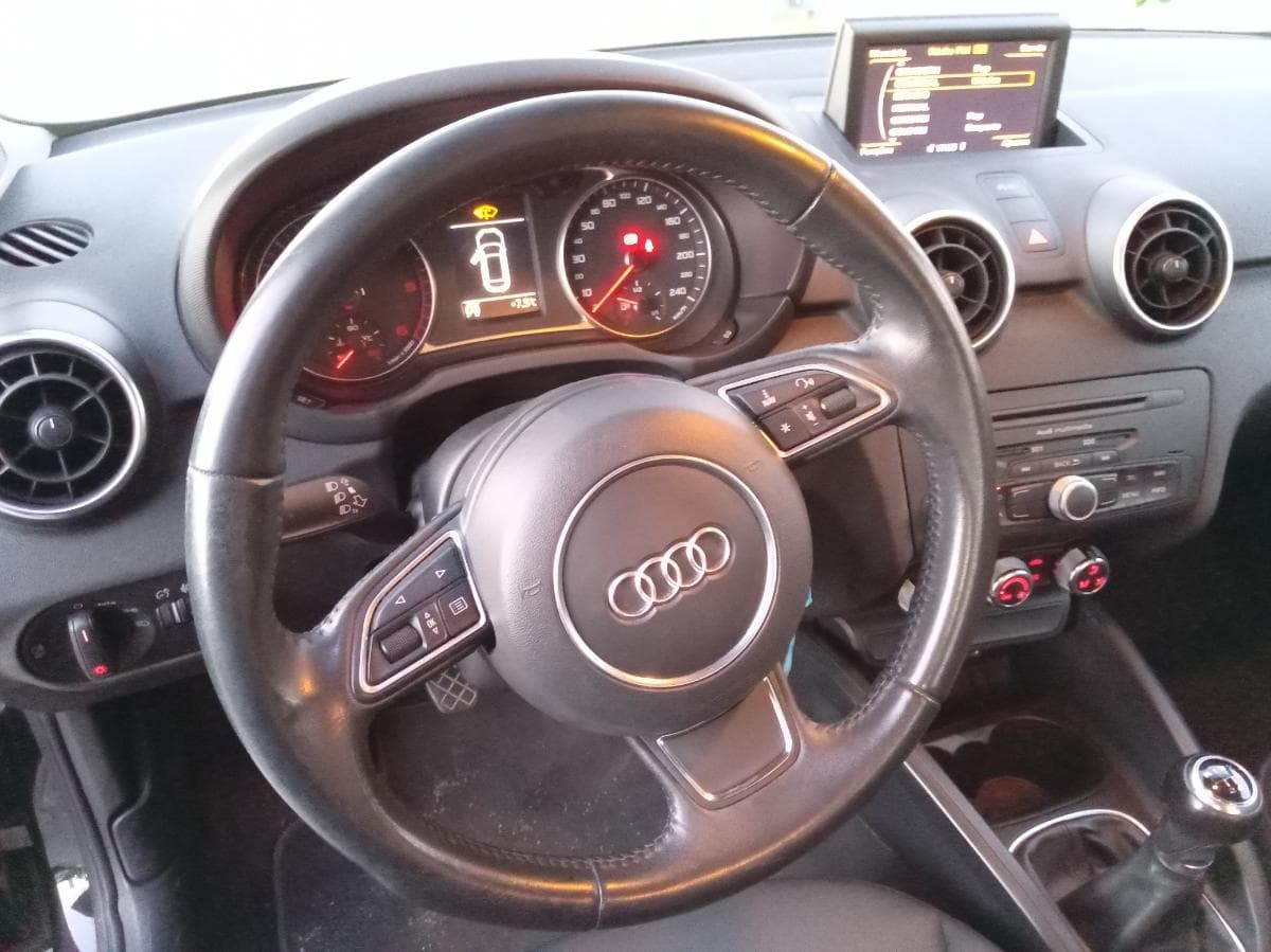 Audi A1 1.6 TDi · Ano 2013 — imagen 22