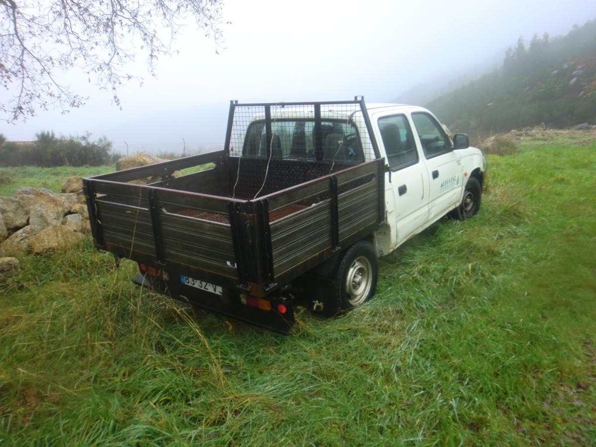TOYOTA HILUX — image 2