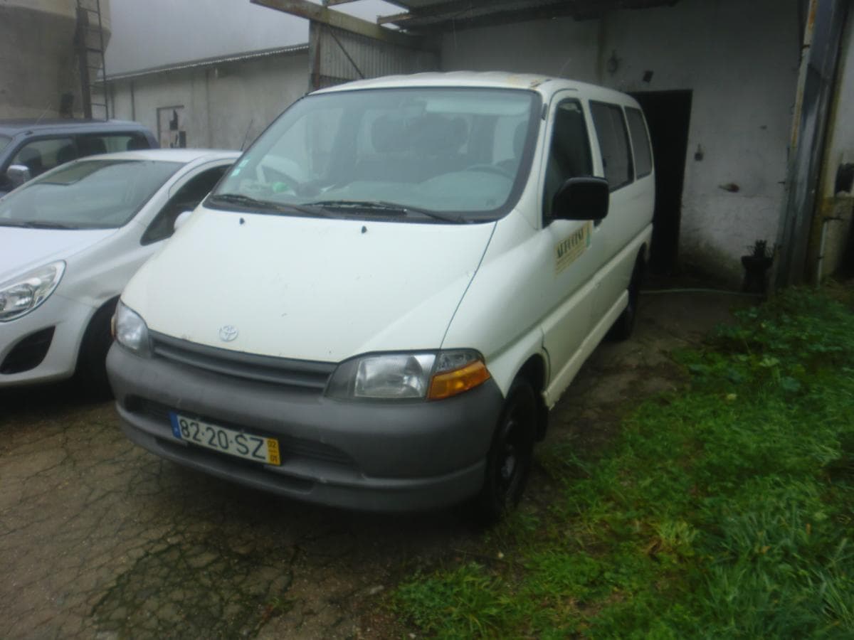 TOYOTA HIACE — image 1