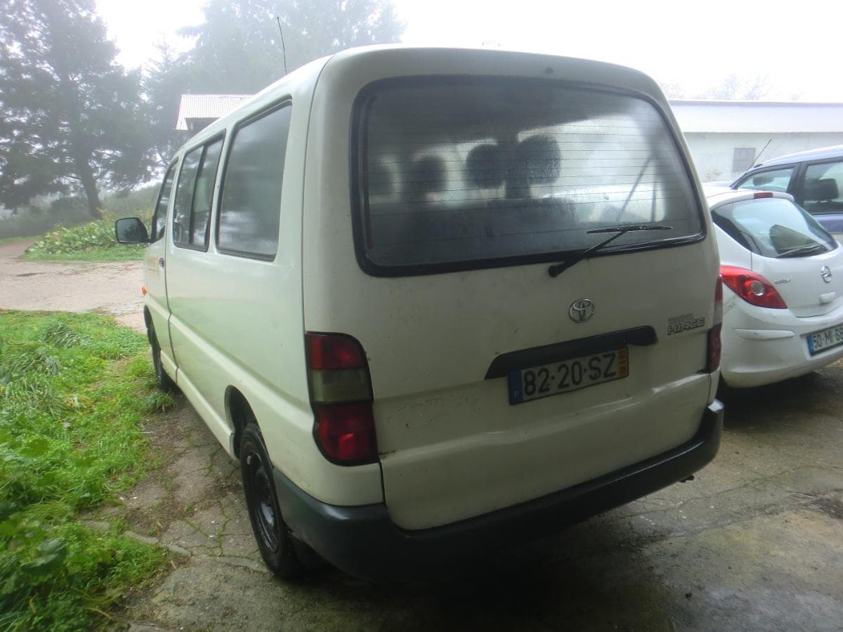TOYOTA HIACE — image 3