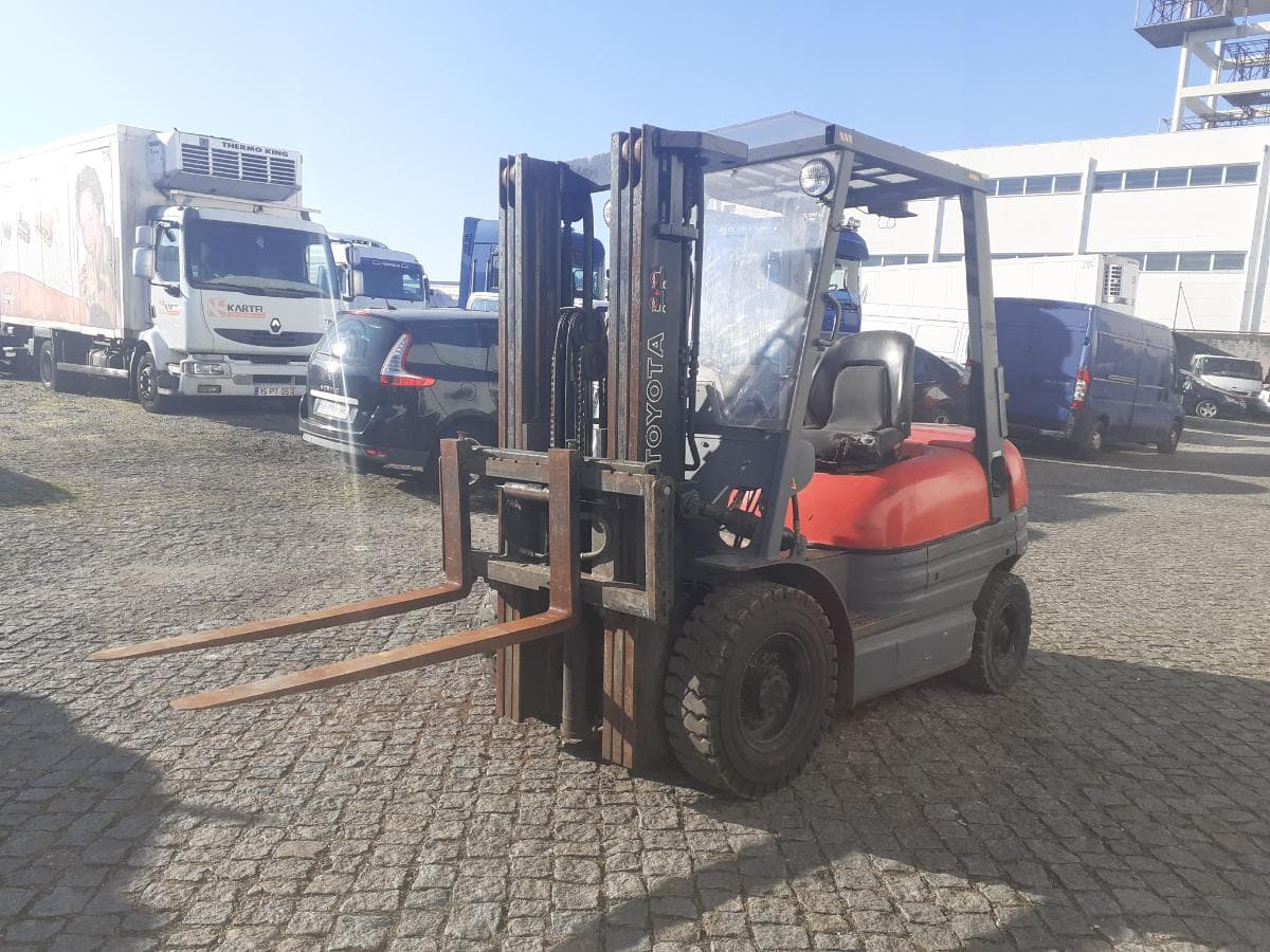 Empilhador Toyota 2500 KG — imagem 1