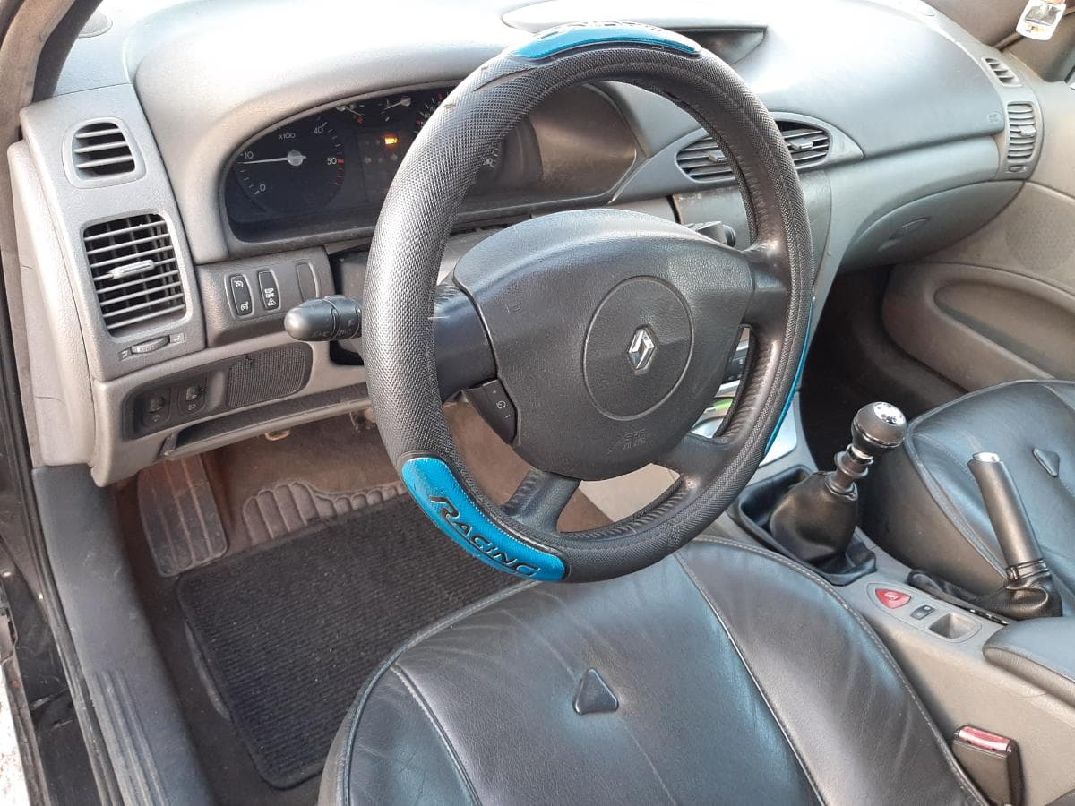 Renault Laguna 1.9 DCI · Ano 2004 — imagem 19