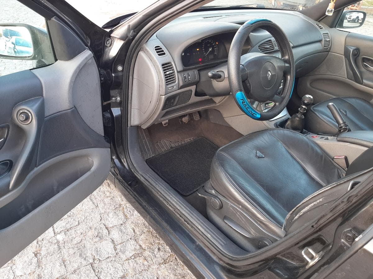 Renault Laguna 1.9 DCI · Ano 2004 — imagem 12