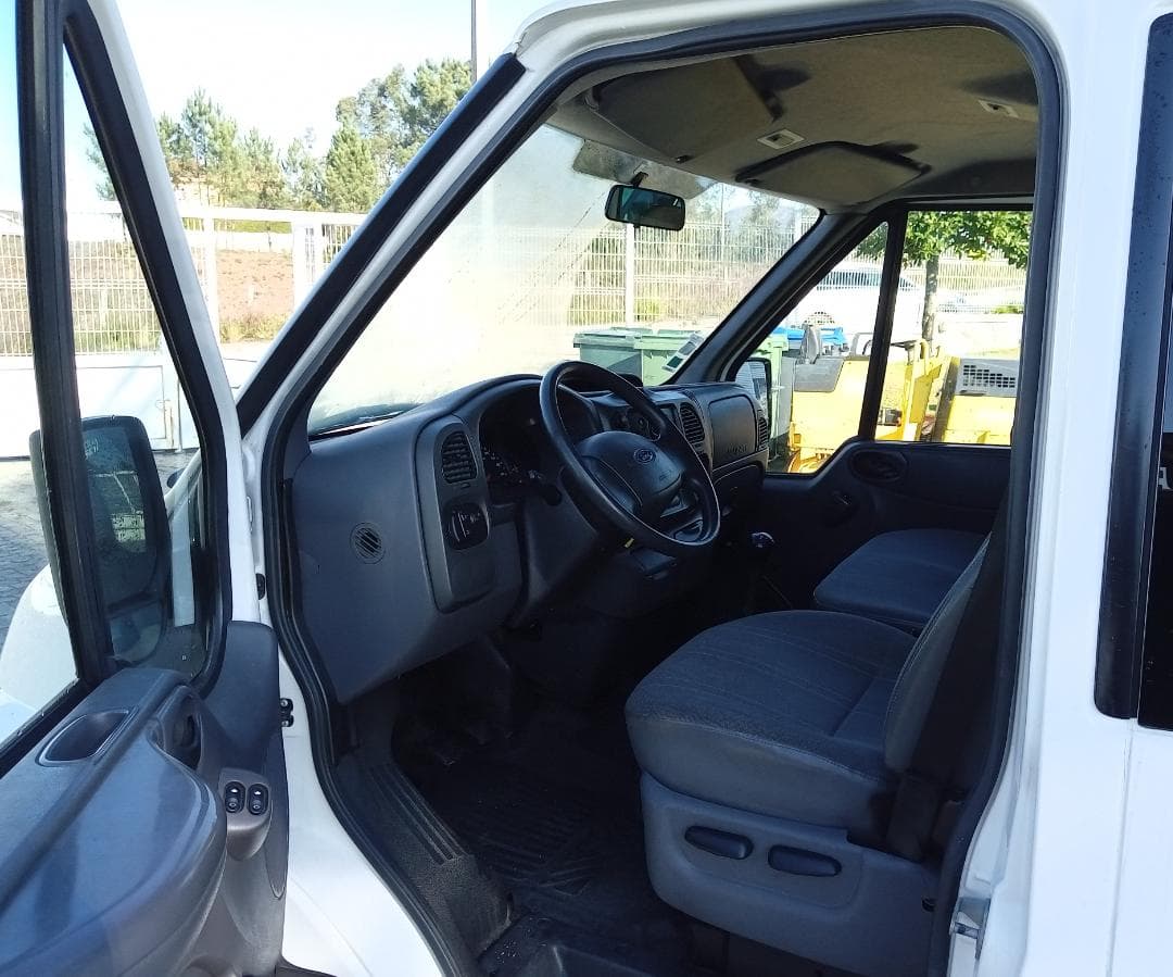 Ford Transit 2.0 · 9 Lugares · Ano 2004 — imagem 11