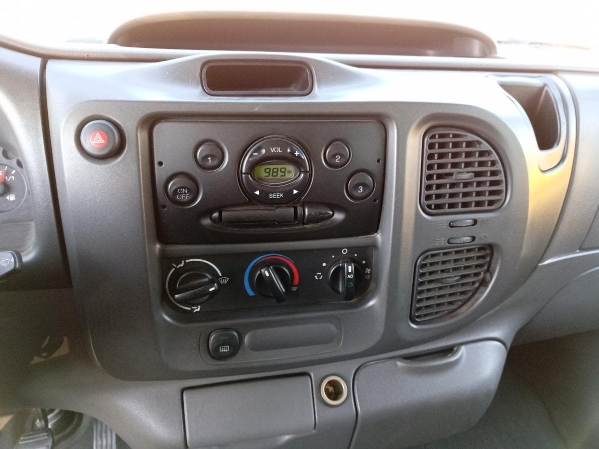 Ford Transit 2.0 · 9 Lugares · Ano 2004 — imagem 17