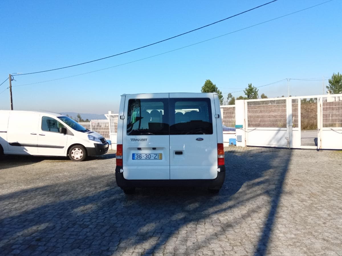 Ford Transit 2.0 · 9 Lugares · Ano 2004 — imagem 5