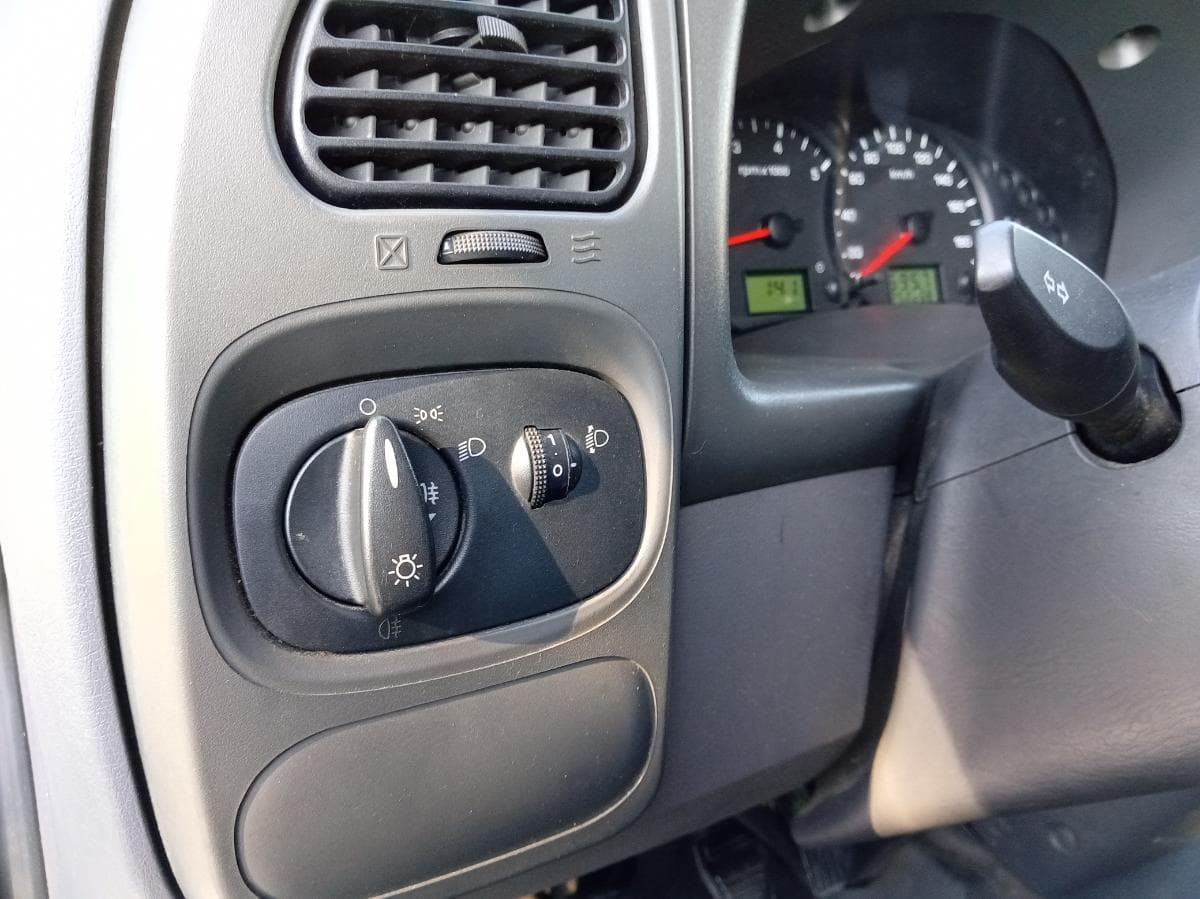 Ford Transit 2.0 · 9 Lugares · Ano 2004 — imagem 15