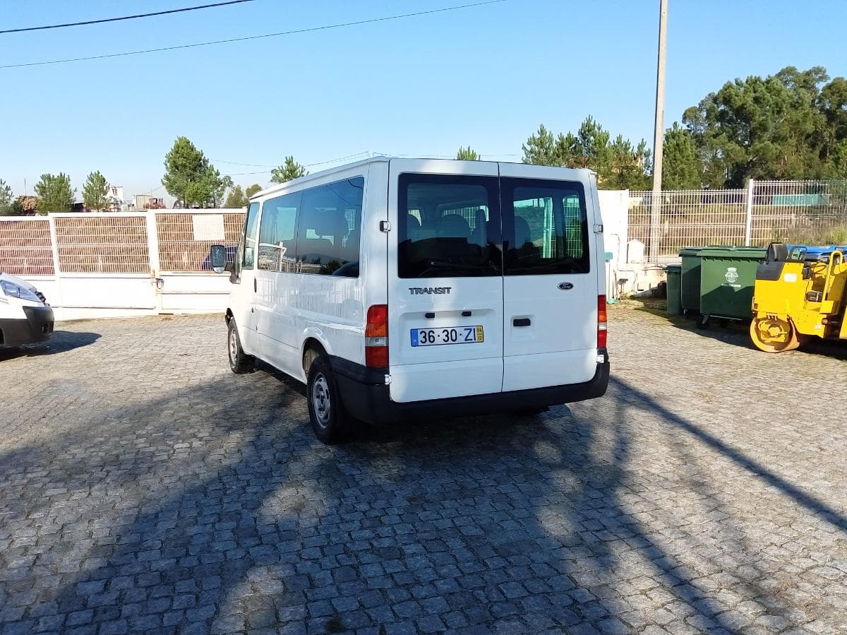 Ford Transit 2.0 · 9 Lugares · Ano 2004 — imagem 6