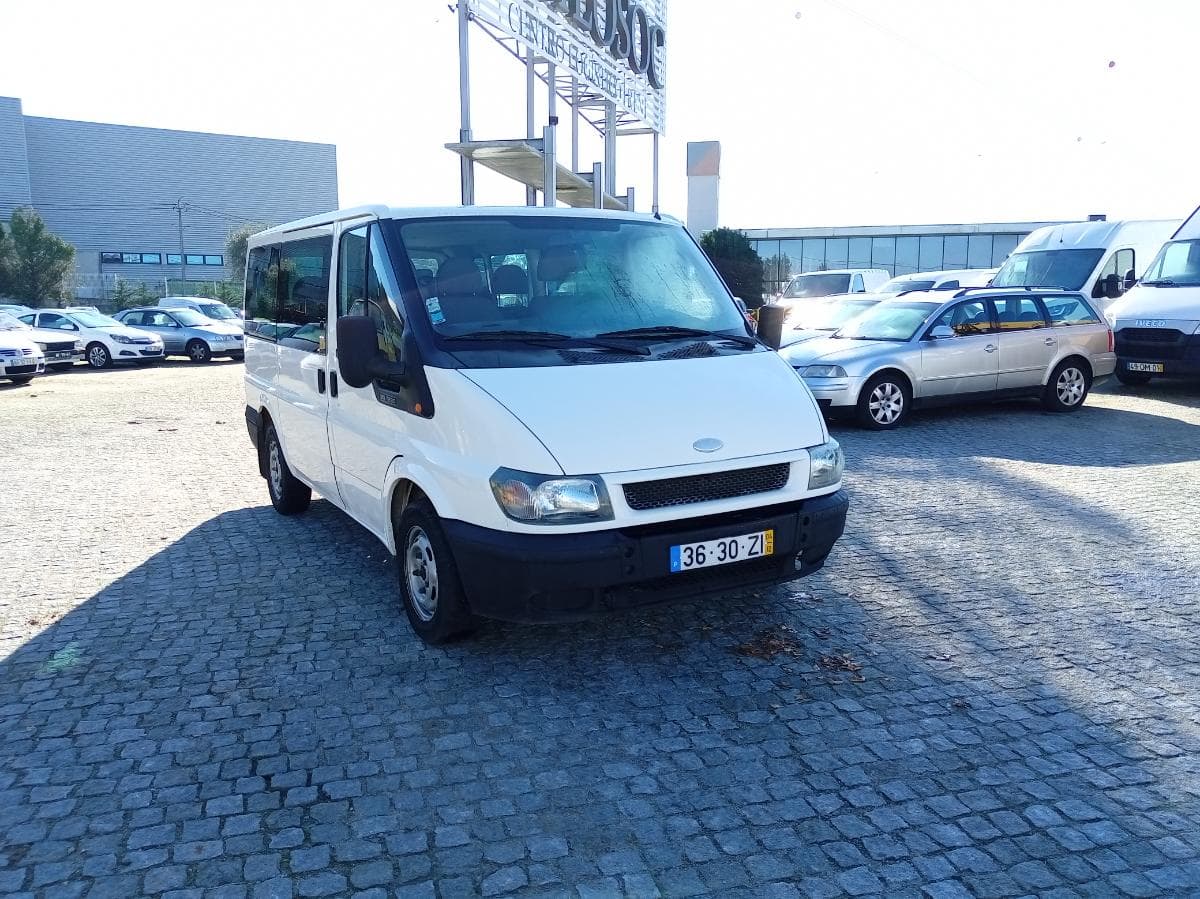 Ford Transit 2.0 · 9 Lugares · Ano 2004 — imagem 3