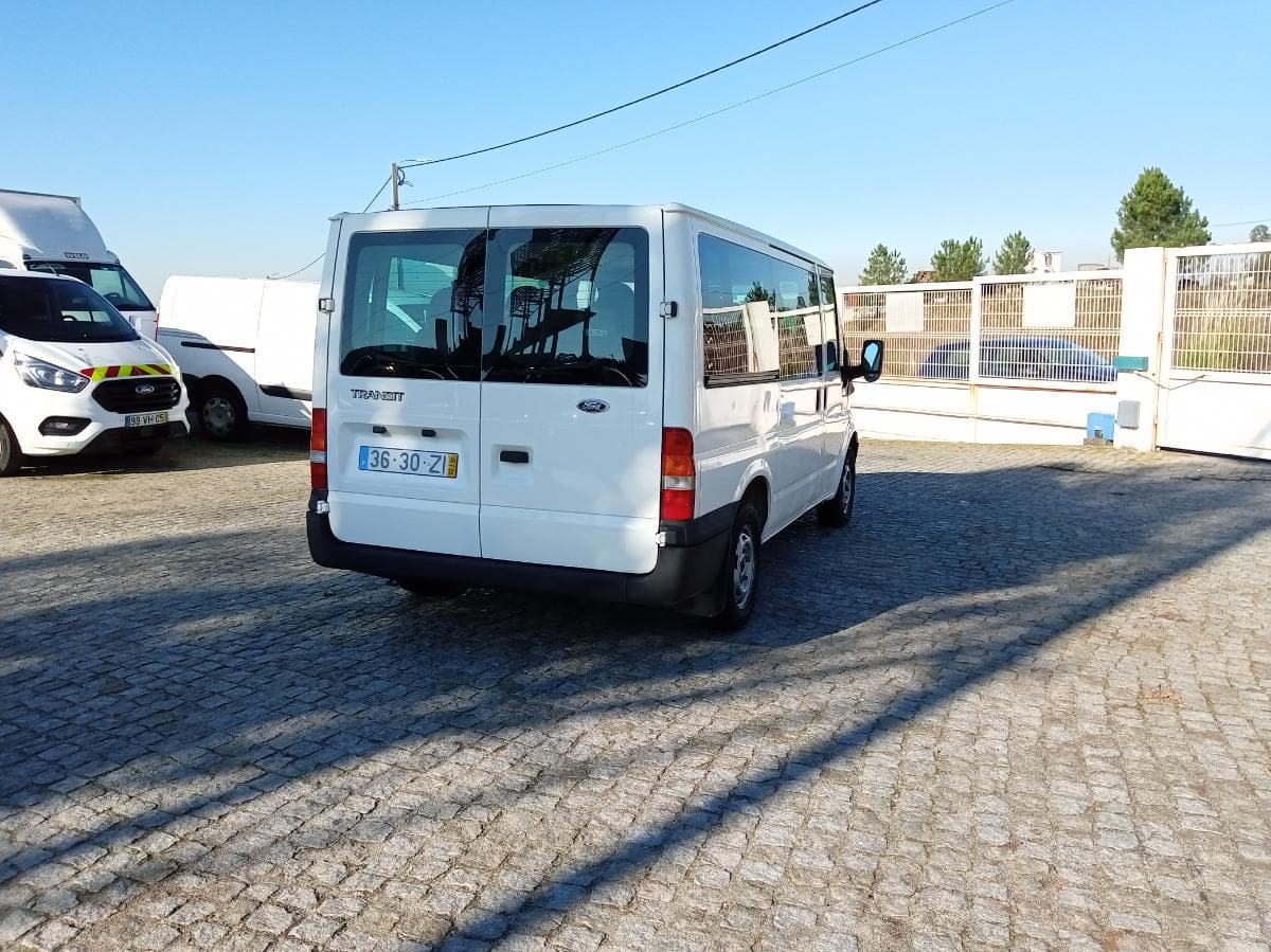 Ford Transit 2.0 · 9 Lugares · Ano 2004 — imagem 4