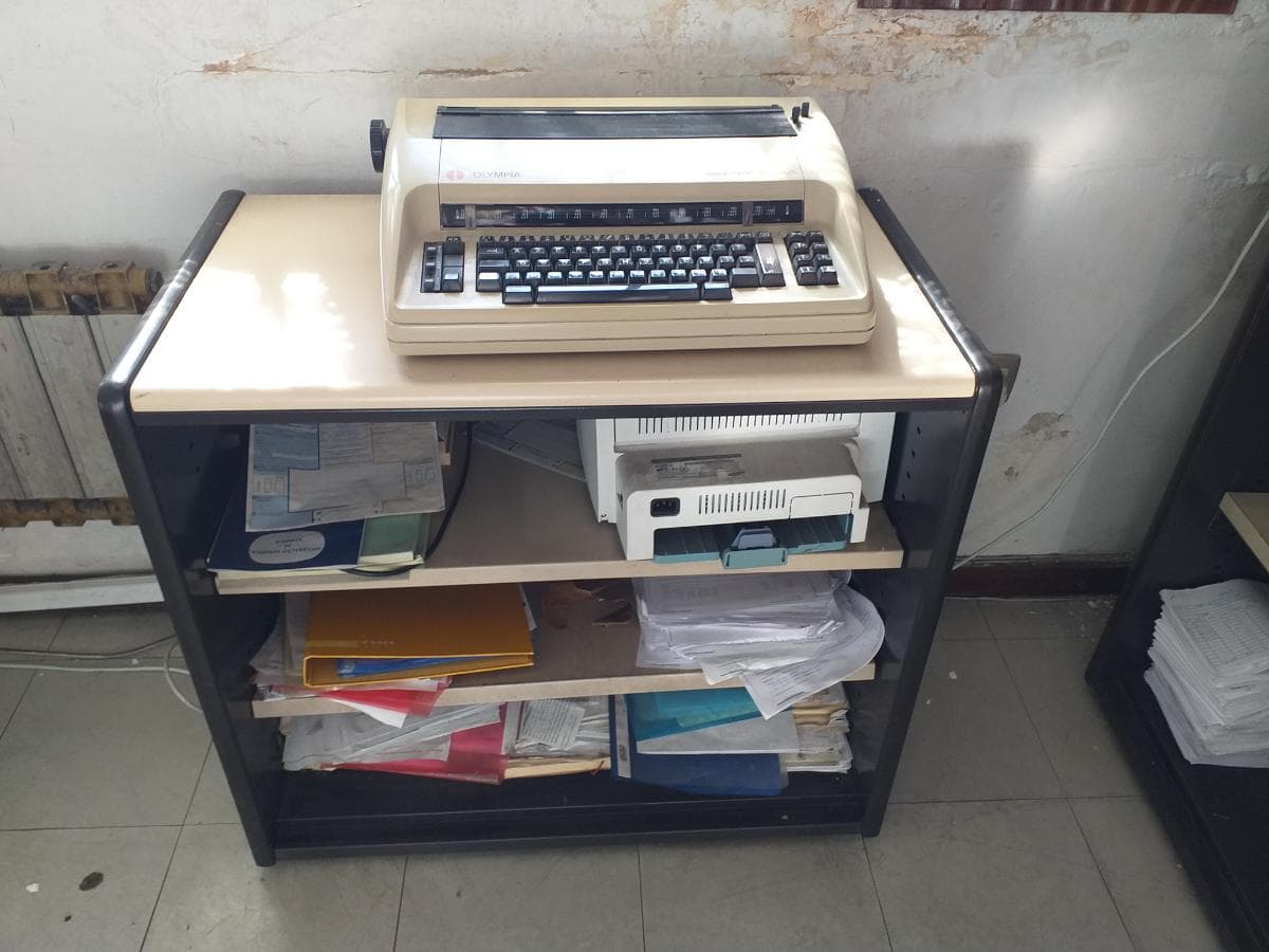 Equipamento de Escritório + Mobiliário + Diversos — imagen 27