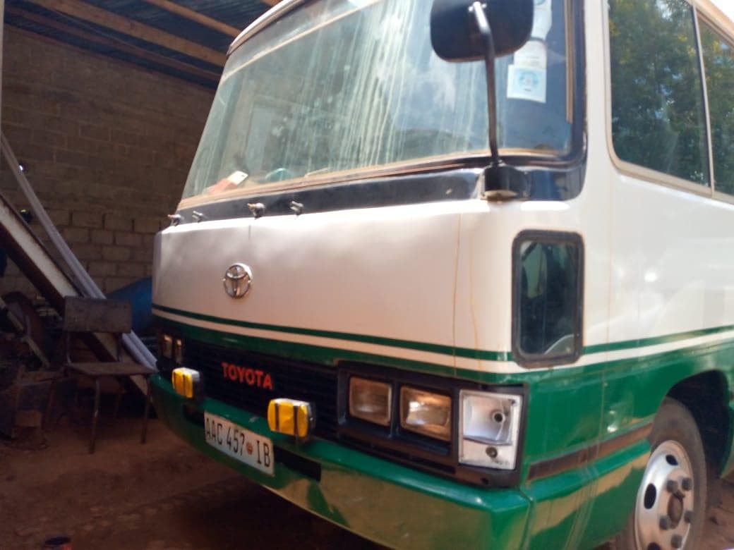Toyota Coaster · — image 2