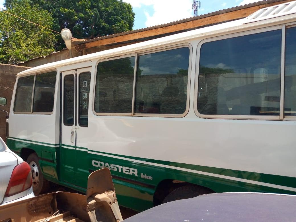 Toyota Coaster · — image 4